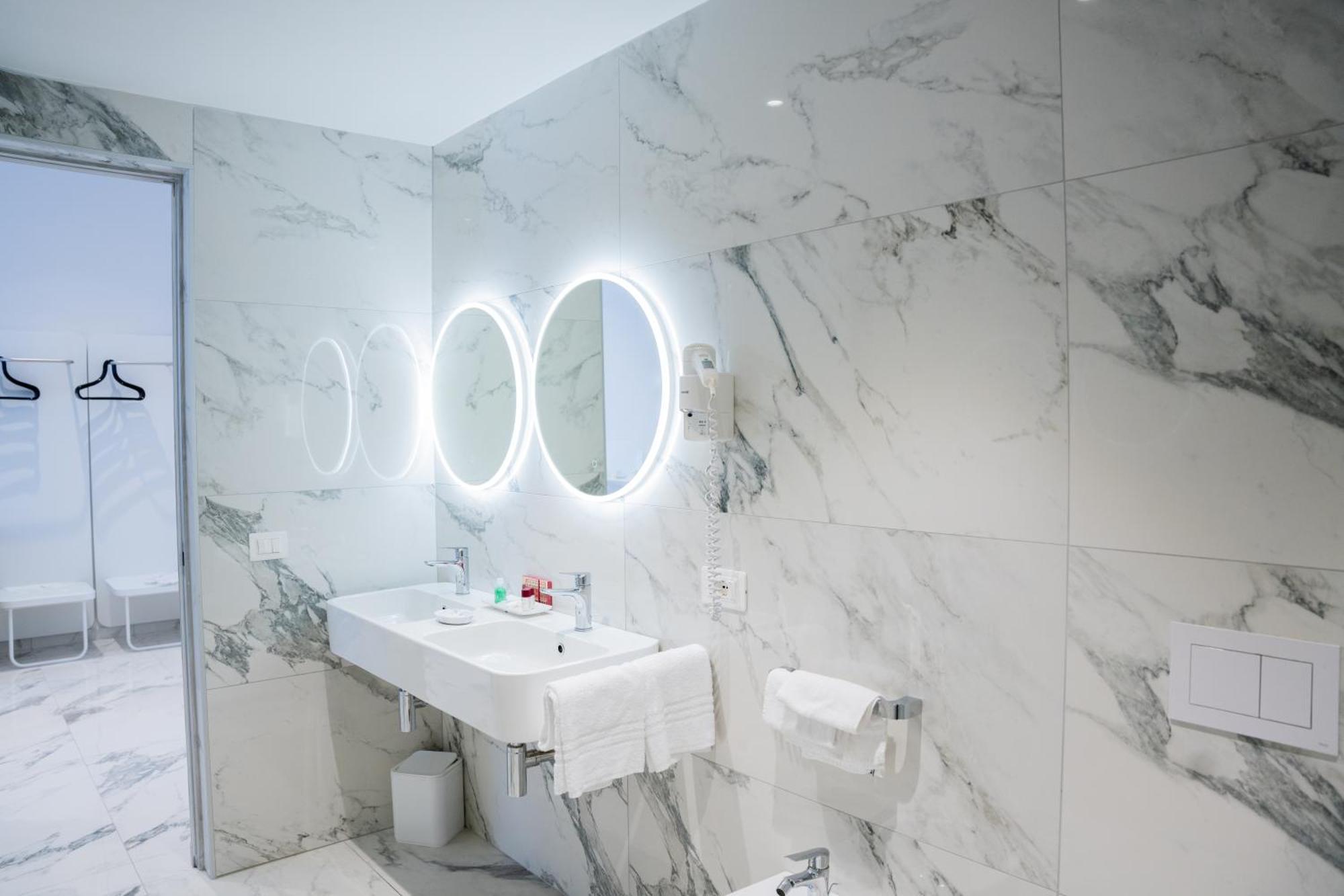 Soul Art Hotel Наполи Екстериор снимка